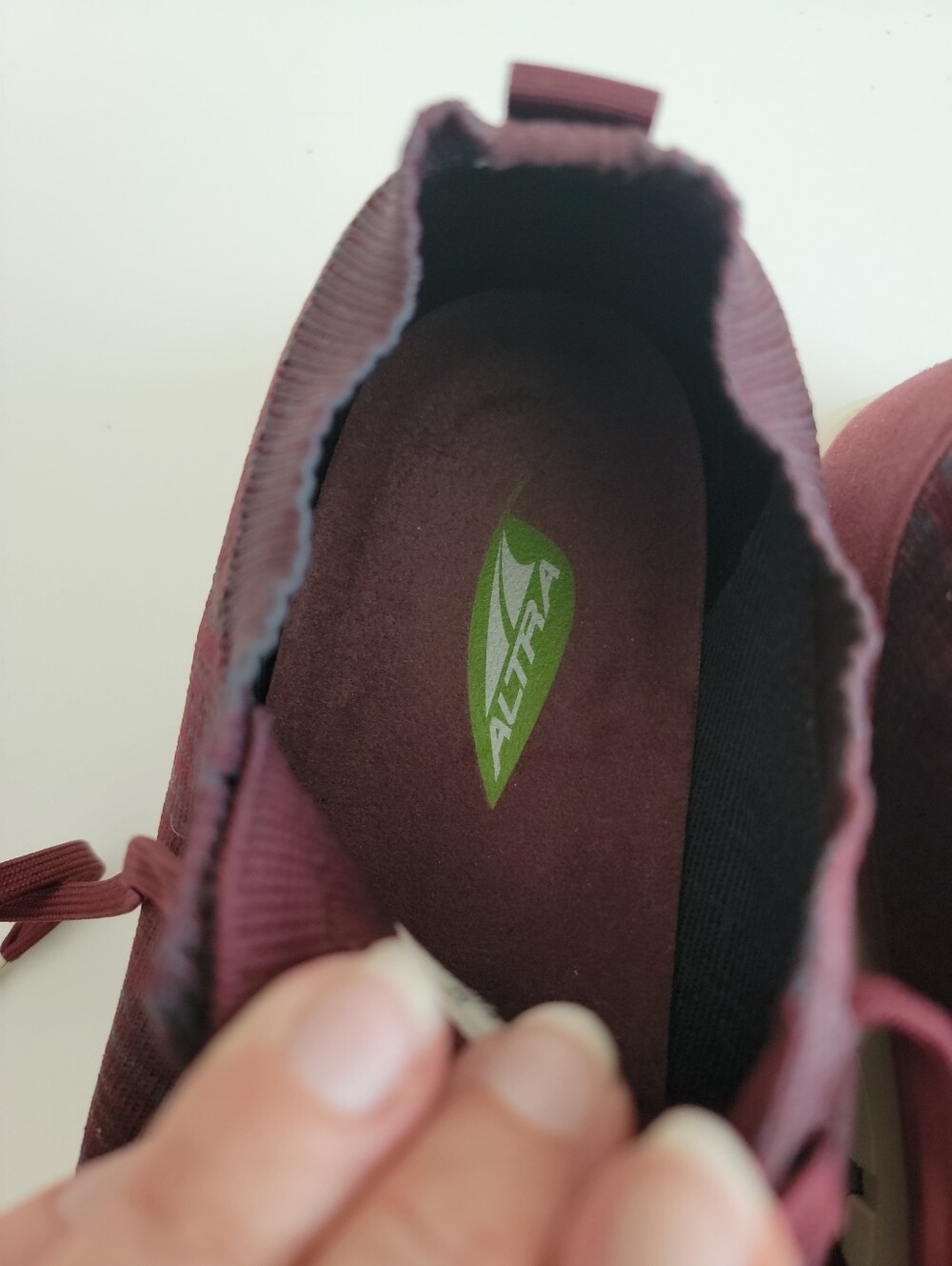 Altra Men's Knit Sneakers - Burgundy with White Sole 9.5 - Picture 2 of 11